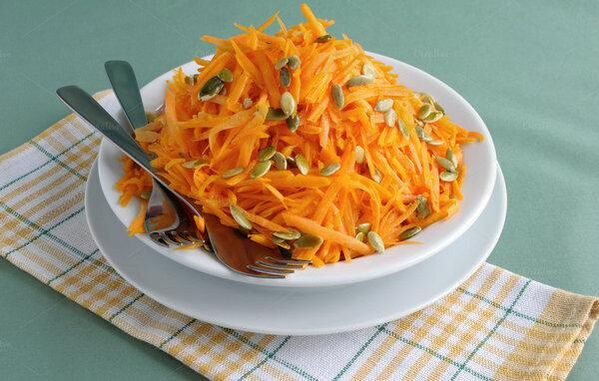 Der auf Kürbissamen basierende Herbstsalat hilft Prostatitis